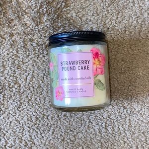Strawberry Pound Cake Single Wick Candle Unused.